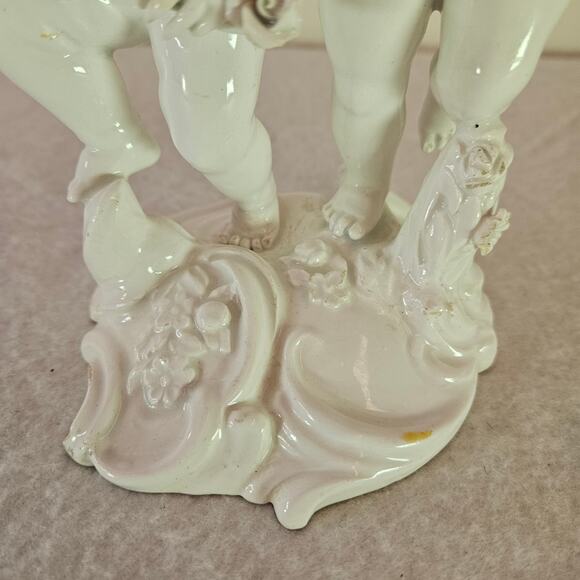 Vintage Primavera Italy Cherubs Holding Garland White Figurine Children - Picture 4 of 10